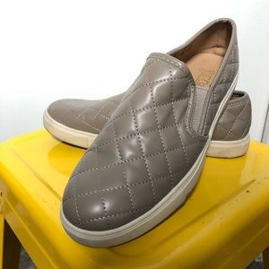 DONATED Tan / cream vans/Steve madden style slip on shoes